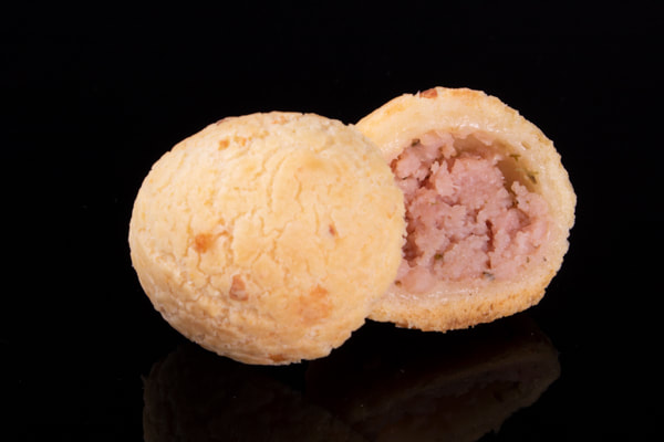 Pão de Queijo TOP recheado de Presunto Queijo e Orégano.